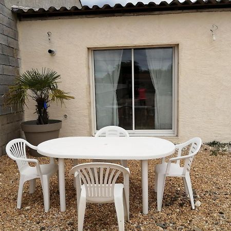 La Petite Maison Des Vignes Les Eglisottes-et-Chalaures Екстер'єр фото